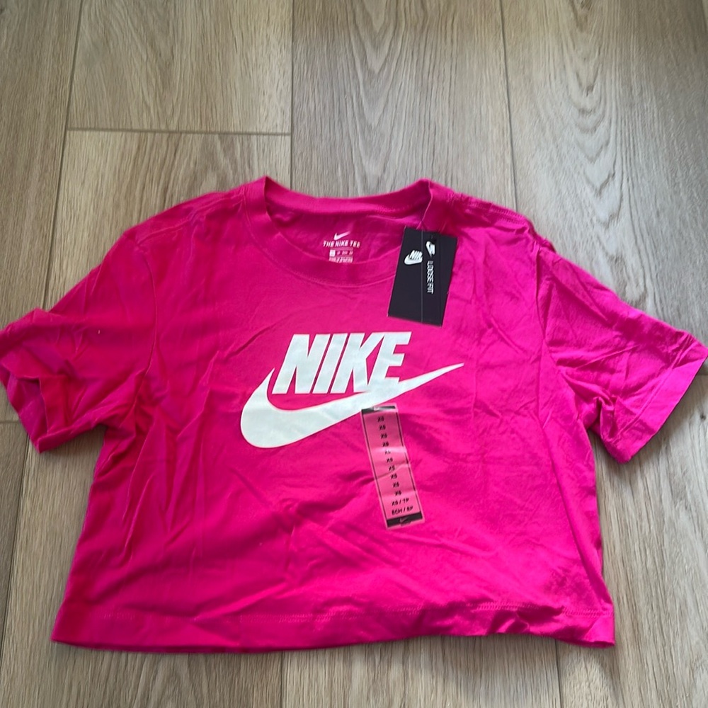 NWT Nike Loose Fit T-shirt